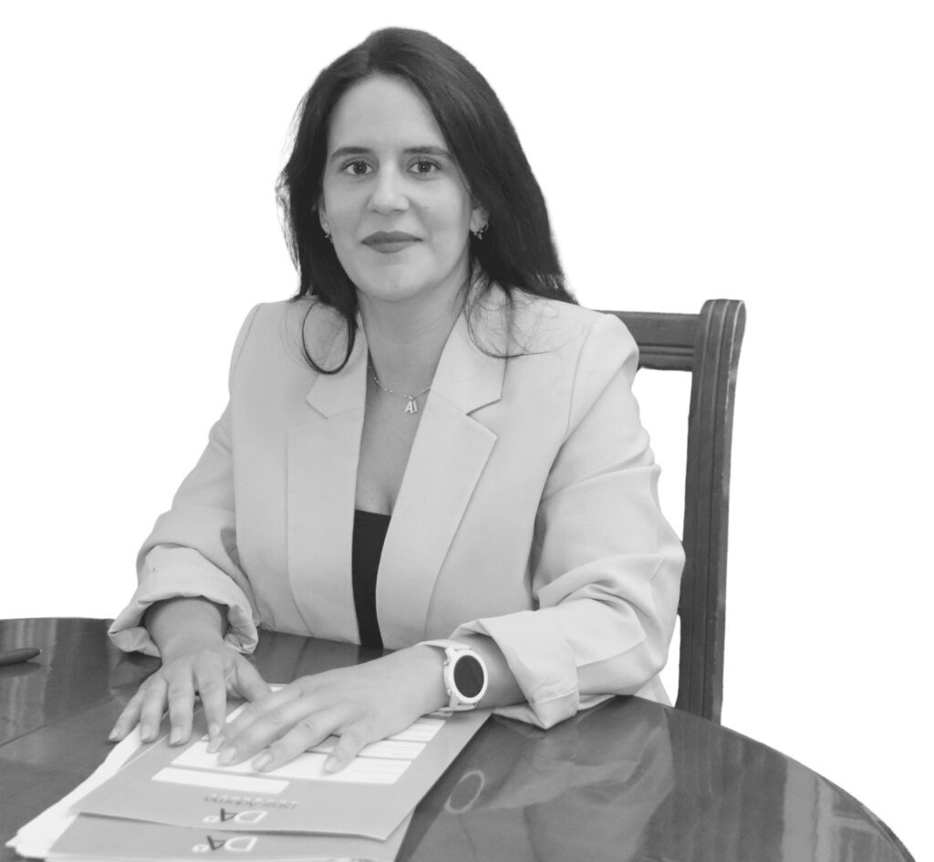 ELENA-DIAZ-ADORNA-ABOGADOS-ONLINE-FOTO-RETRATO-bn